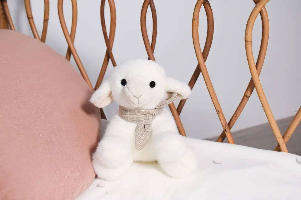 Petite Peluche Agneau foulard - 14 cm